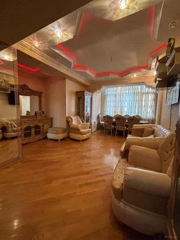 Kirayə verilir 4 otaqlı mənzil 160 m²