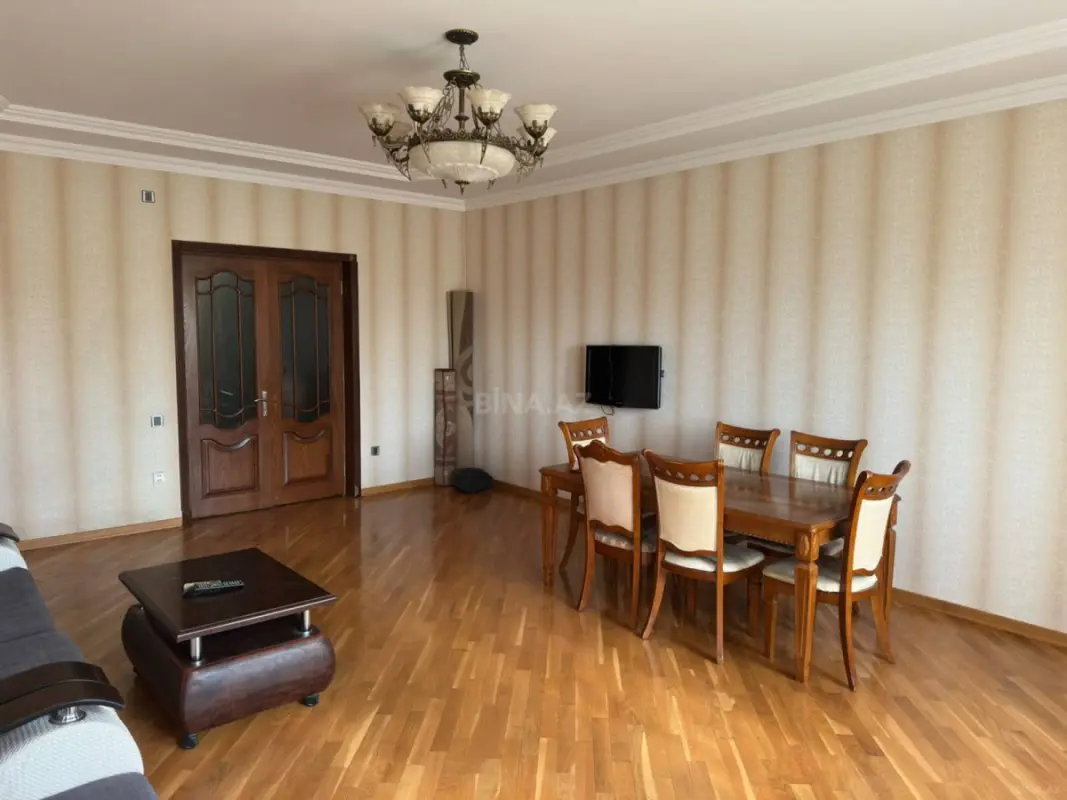 Kirayə verilir 2 otaqlı mənzil 120 m²