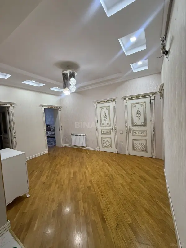 Kirayə verilir 4 otaqlı mənzil 140 m²
