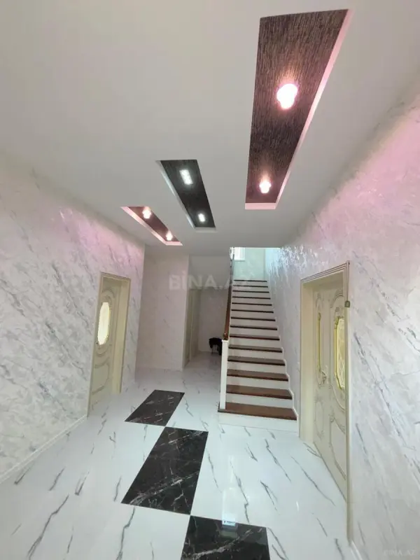 Satılır 6 otaqlı həyət evi 240 m²