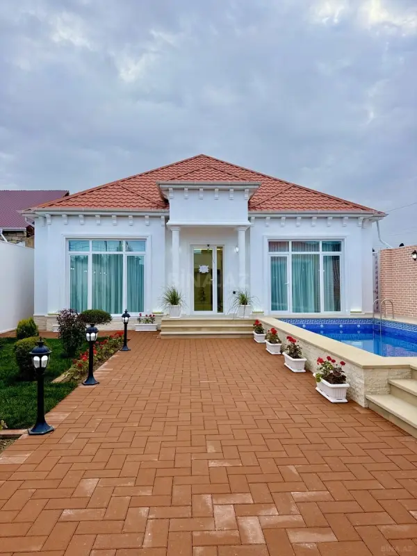 Satılır 5 otaqlı həyət evi 200 m²
