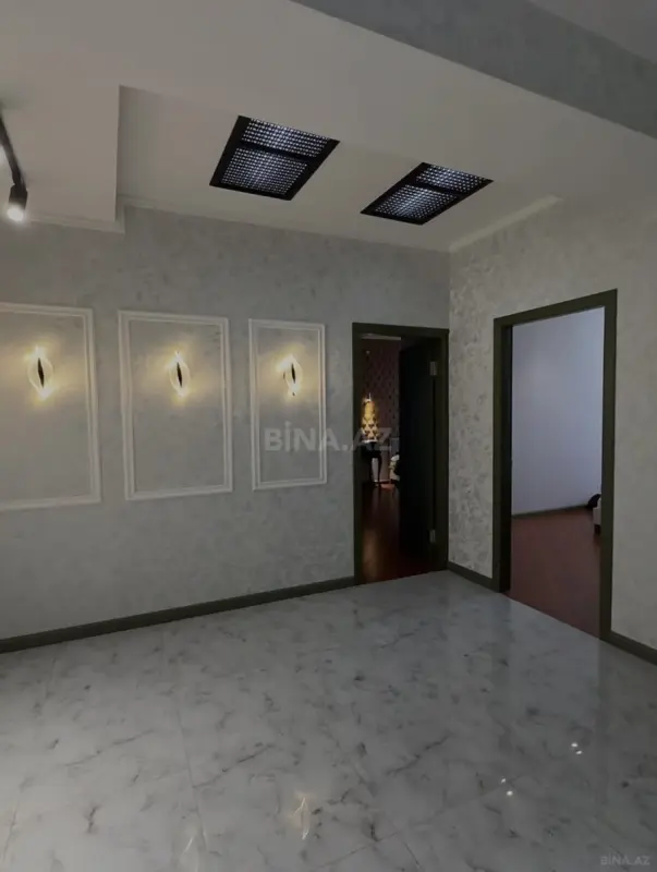 Satılır 3 otaqlı mənzil 131 m²