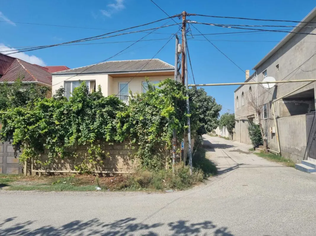 Satılır 4 otaqlı həyət evi 180 m²
