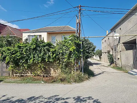 Satılır 4 otaqlı həyət evi 180 m² — Bakı 4 otaq 180.00 m²
