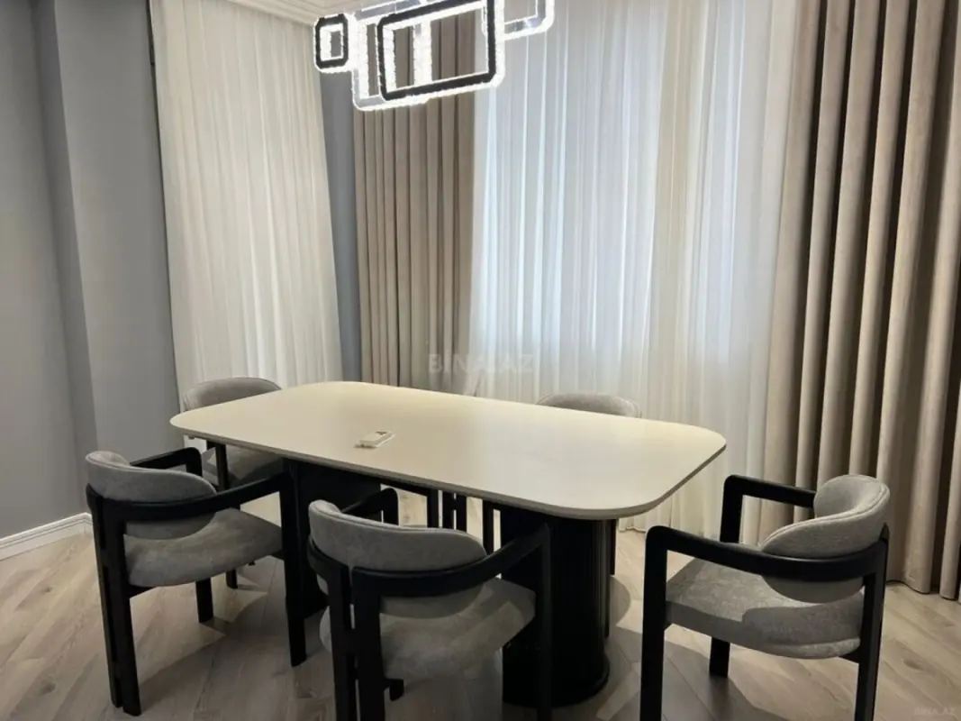 Kirayə verilir 3 otaqlı mənzil 160 m²