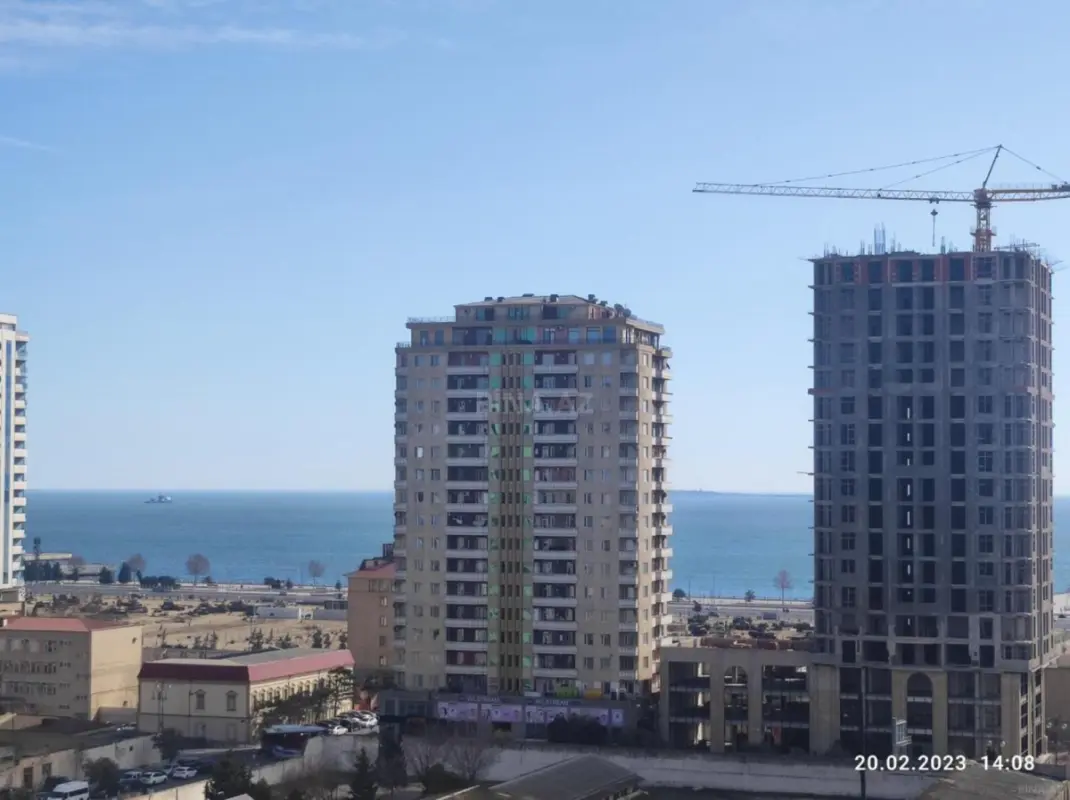 Satılır 4 otaqlı mənzil 190 m²