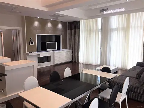 Kirayə verilir 2 otaqlı mənzil 105 m² — Bakı 2 otaq 105.00 m²