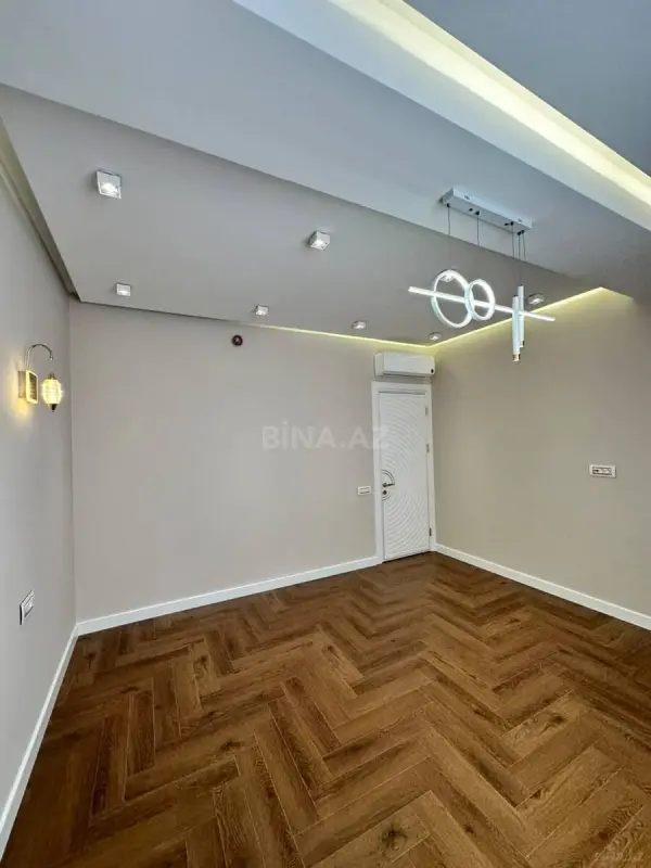 Satılır 4 otaqlı mənzil 190 m²