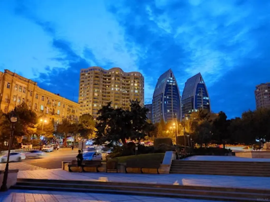 Kirayə verilir 4 otaqlı mənzil 260 m²