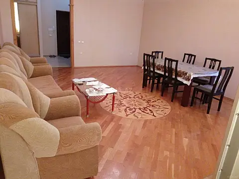 Kirayə verilir 3 otaqlı mənzil 145 m² — Bakı 3 otaq 145.00 m²