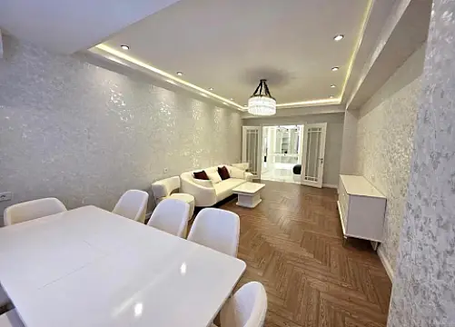 Satılır 4 otaqlı mənzil 180 m² — Bakı 4 otaq 180.00 m²