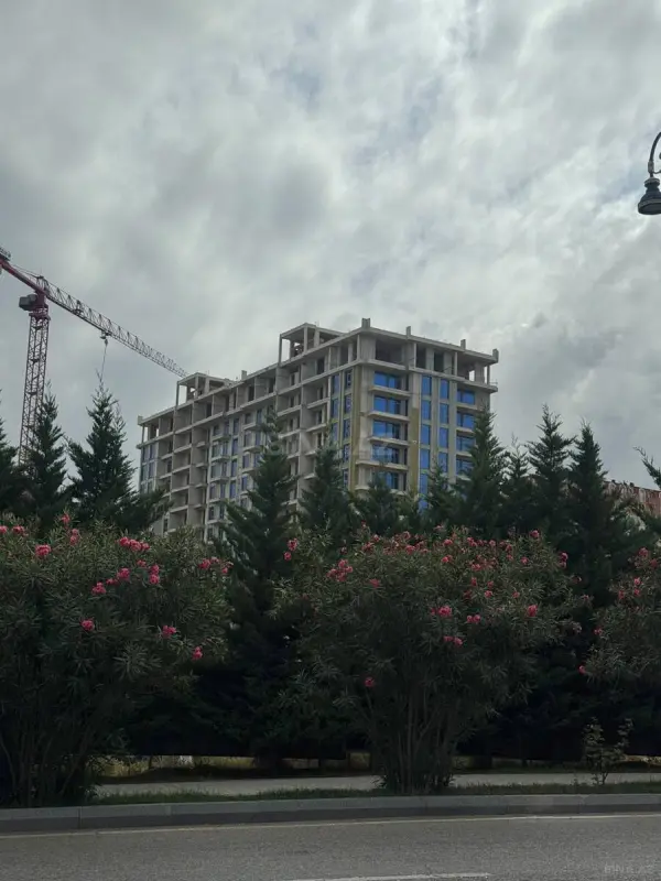 Satılır 4 otaqlı mənzil 195 m²