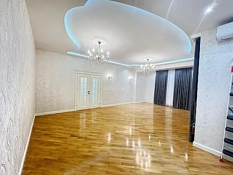 Kirayə verilir 4 otaqlı mənzil 156 m² — Bakı, 8-ci mikrorayon 4 otaq 156.00 m²