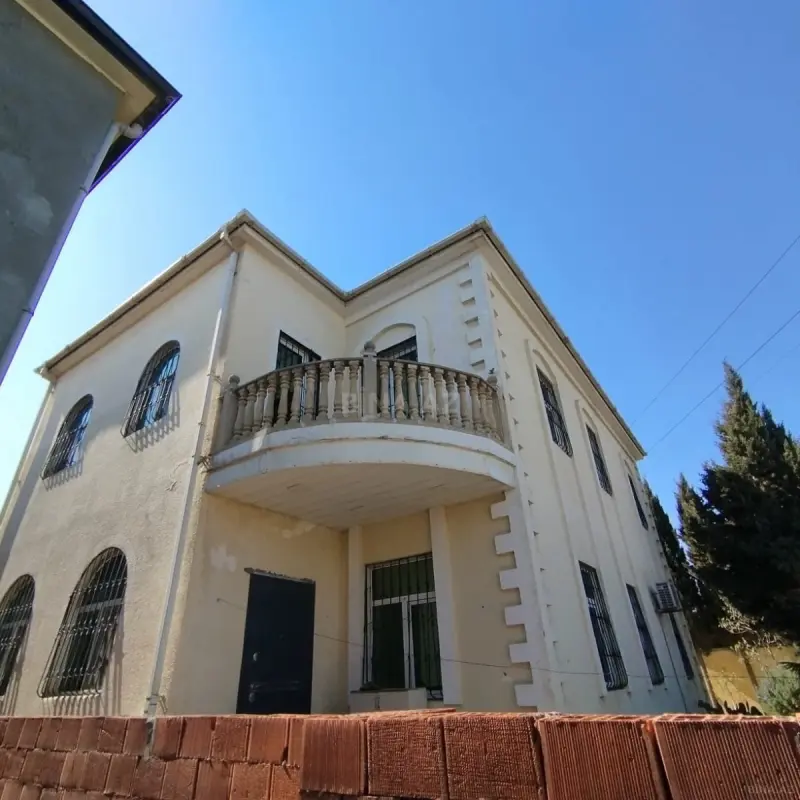 Satılır 6 otaqlı həyət evi 270 m²