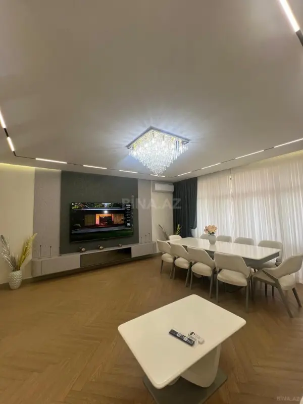 Satılır 4 otaqlı mənzil 186 m²