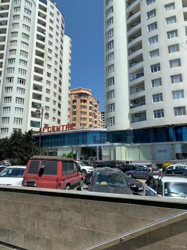 Satılır 3 otaqlı mənzil 177 m²
