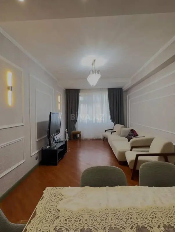 Satılır 3 otaqlı mənzil 131 m²