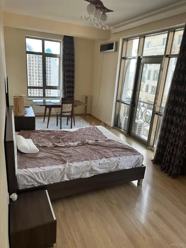 Kirayə verilir 2 otaqlı mənzil 95 m²