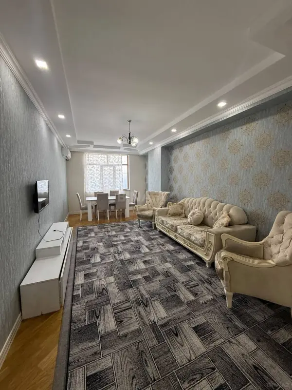 Kirayə verilir 4 otaqlı mənzil 150 m²