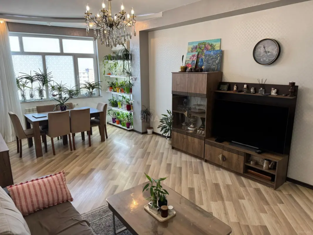 Satılır 4 otaqlı mənzil 130 m²