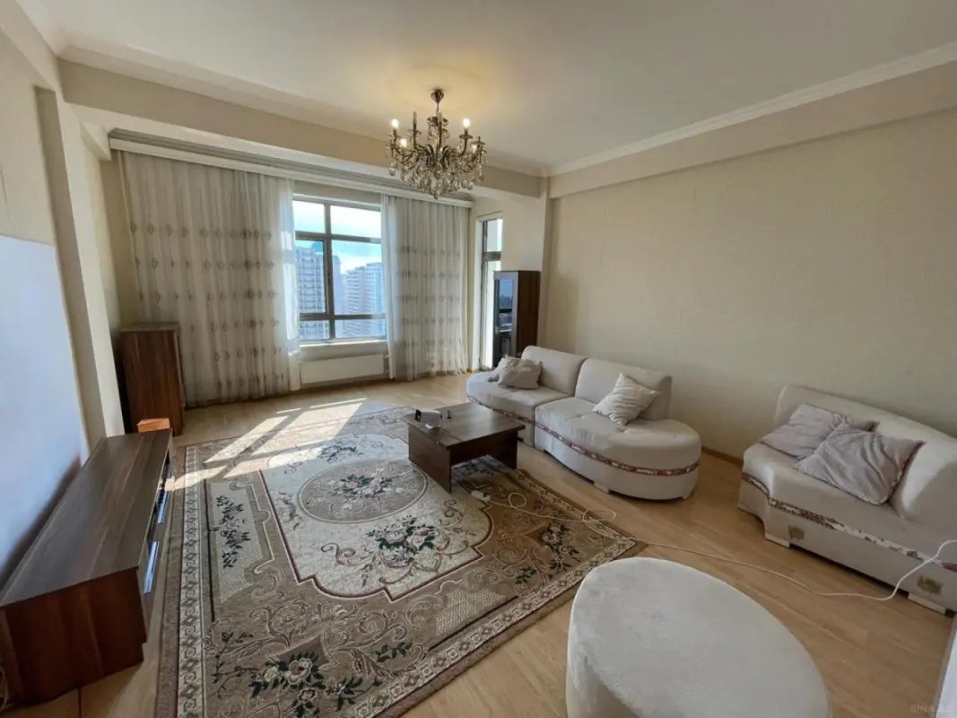 Kirayə verilir 2 otaqlı mənzil 95 m²