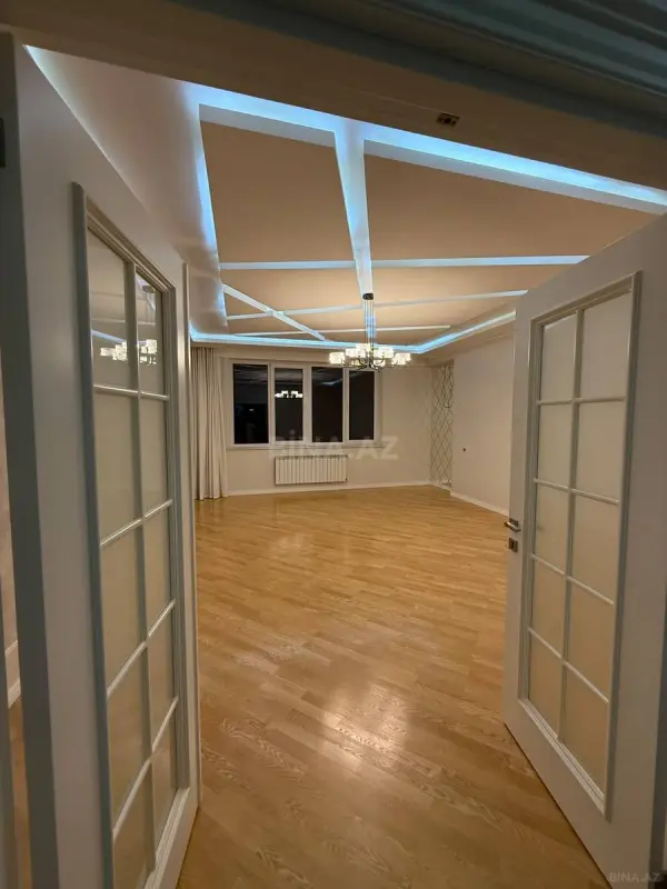 Satılır 3 otaqlı mənzil 147 m²