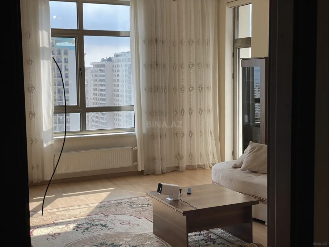Kirayə verilir 2 otaqlı mənzil 94 m²