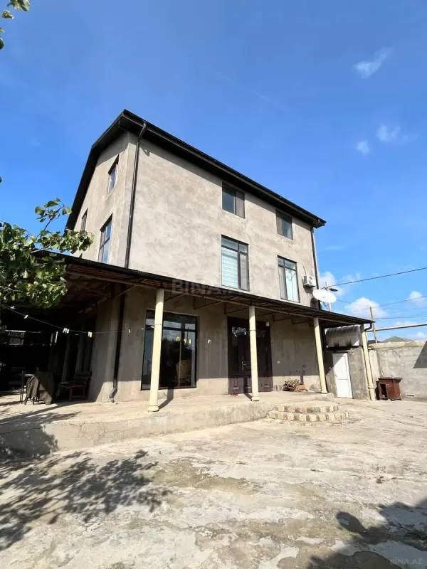 Satılır 5 otaqlı həyət evi 300 m²