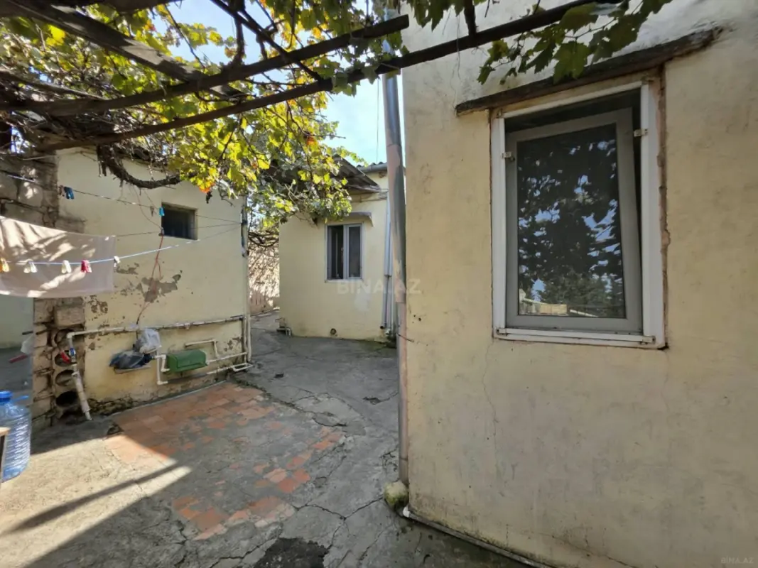 Satılır 6 otaqlı mənzil 180 m²
