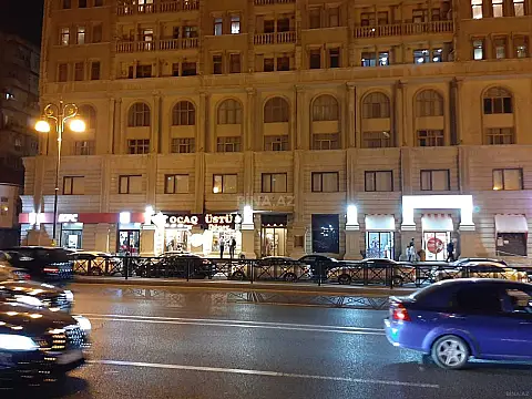 Satılır obyekt 650 m² — Bakı 650.00 m²