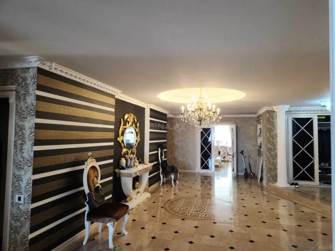 Satılır 5 otaqlı mənzil 320 m²