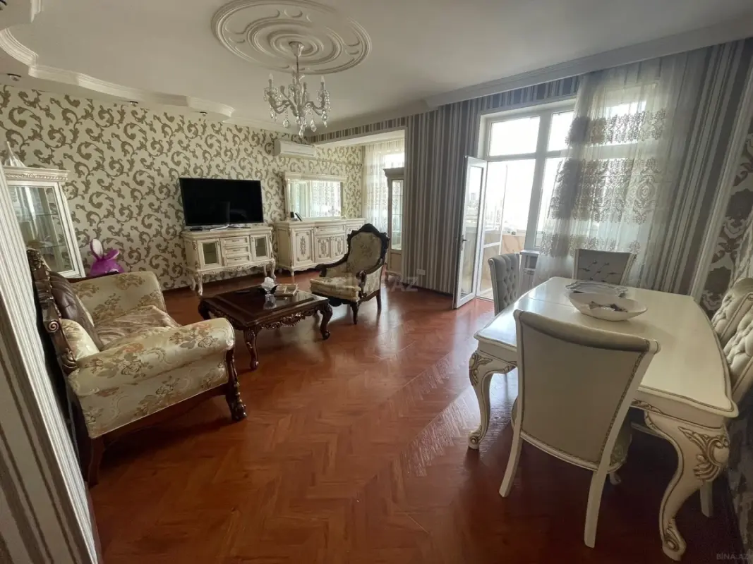 Satılır 3 otaqlı mənzil 137 m²