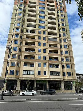 Satılır 3 otaqlı mənzil 130 m² — Bakı, İnşaatçılar 3 otaq 130.00 m²