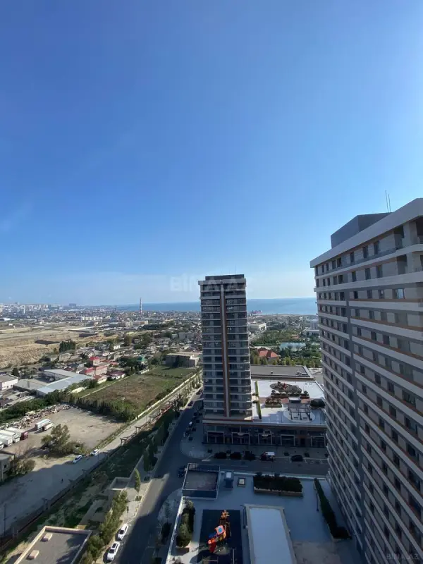 Satılır 7 otaqlı mənzil 342 m²