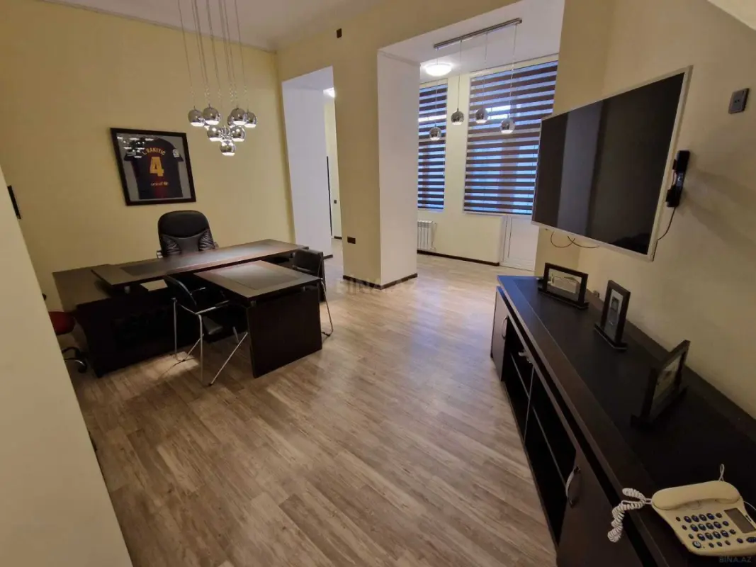 Kirayə verilir 7 otaqlı ofis 200 m²
