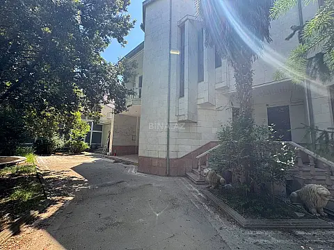 Kirayə verilir 8 otaqlı həyət evi 450 m² — Bakı, Nərimanov 8 otaq 450.00 m²