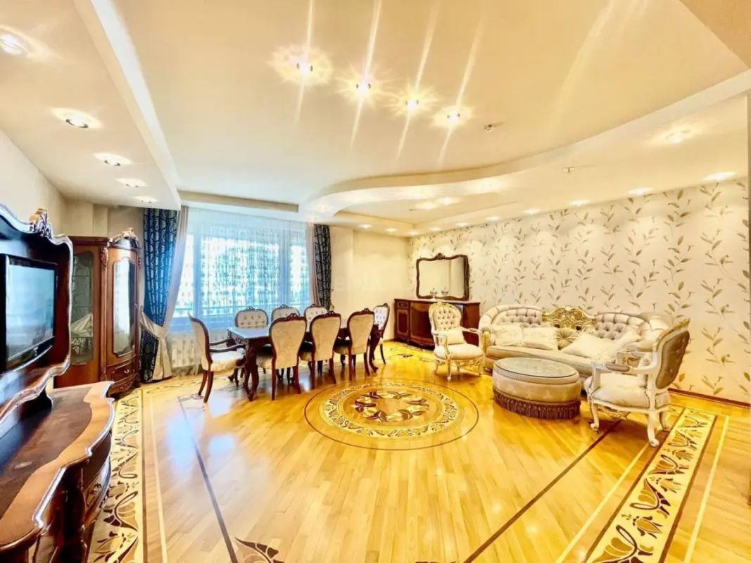 Satılır 7 otaqlı mənzil 350 m²