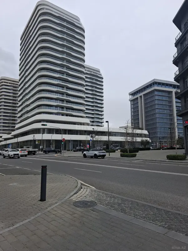 Satılır 3 otaqlı mənzil 177 m²