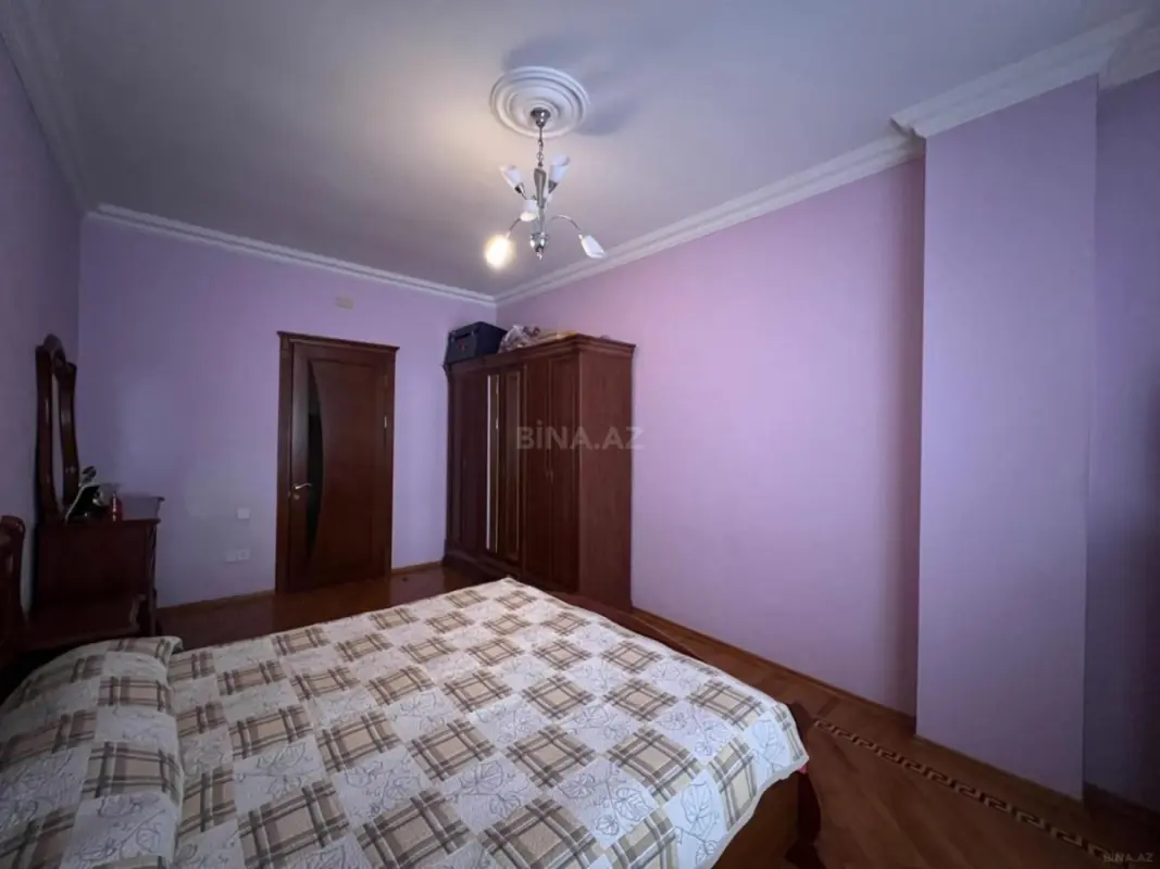Satılır 4 otaqlı mənzil 206 m²