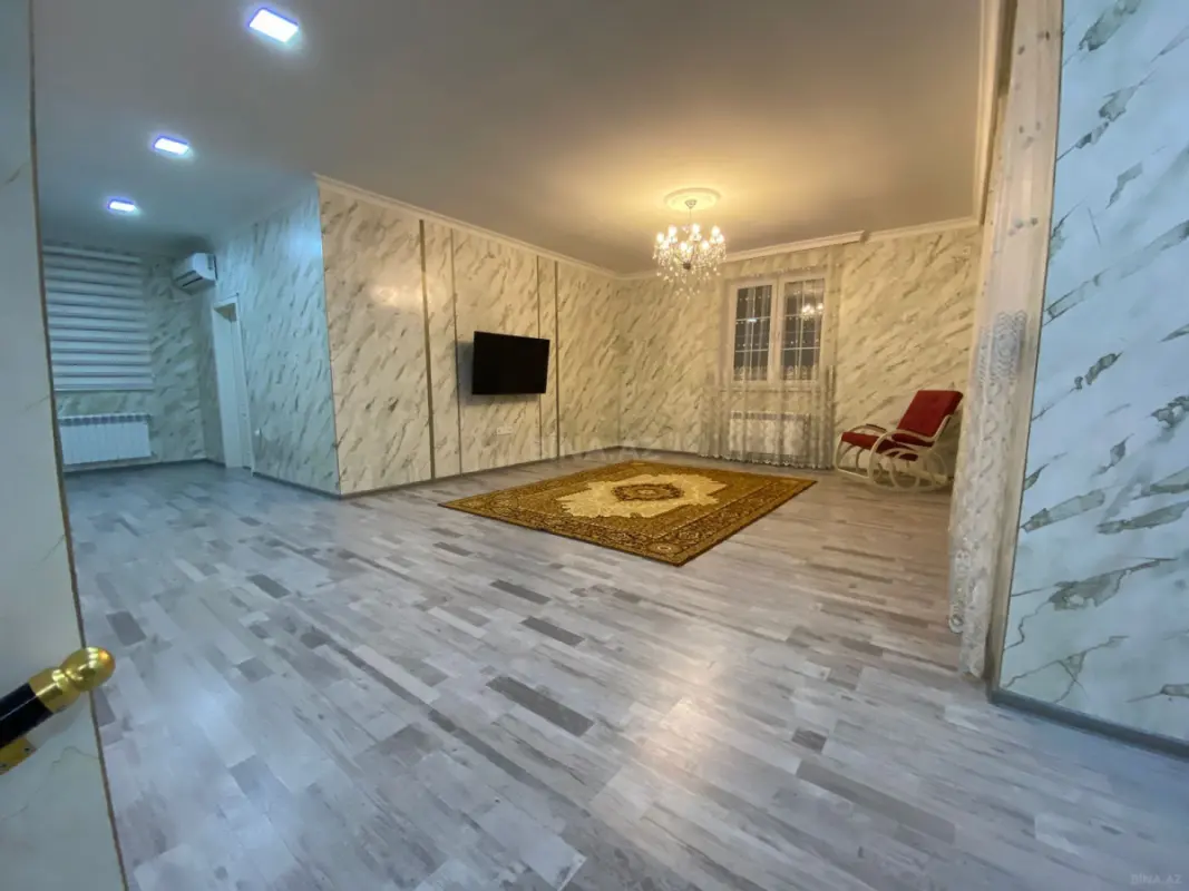 Satılır 8 otaqlı həyət evi 390 m²