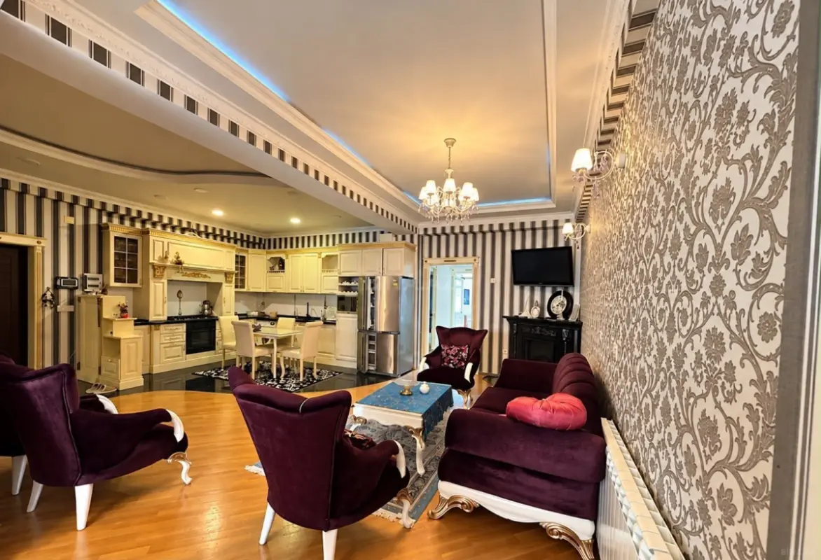 Satılır 4 otaqlı mənzil 140 m²