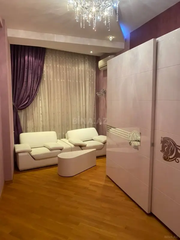 Kirayə verilir 3 otaqlı mənzil 130 m²