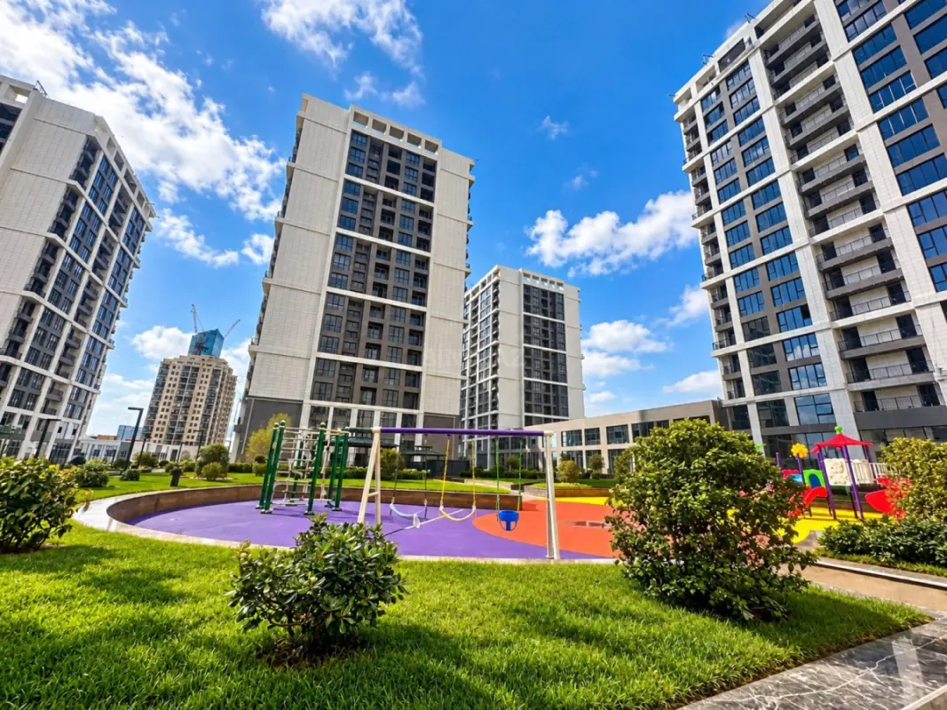 Satılır 4 otaqlı mənzil 176.5 m²