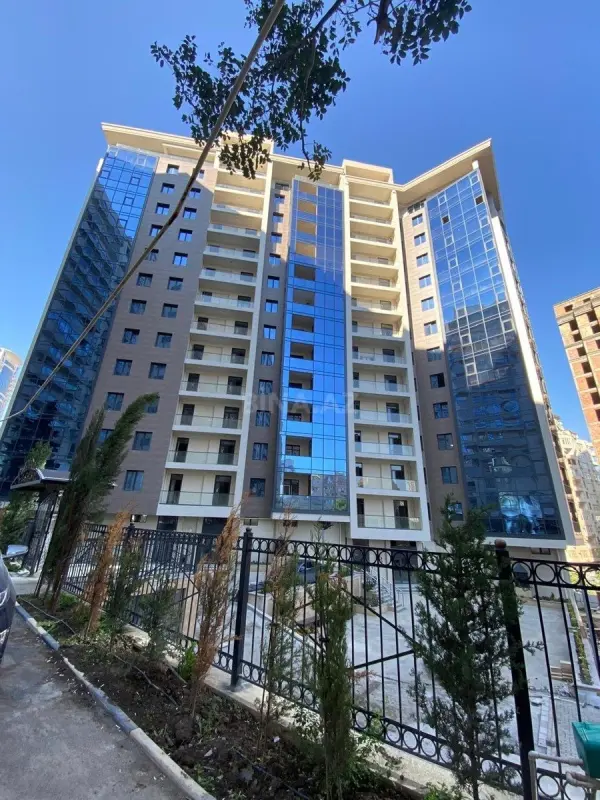 Satılır 3 otaqlı mənzil 156 m²