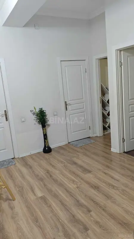 Satılır 4 otaqlı mənzil 110 m²