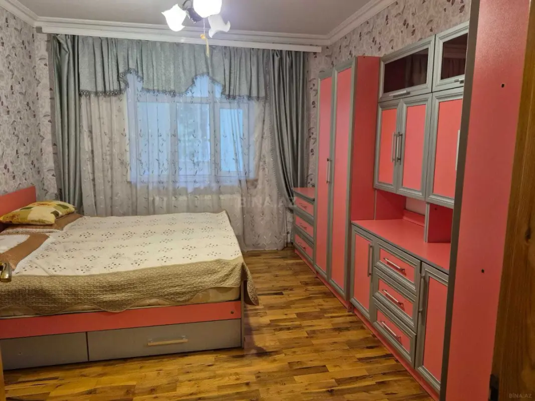 Kirayə verilir 4 otaqlı mənzil 100 m²