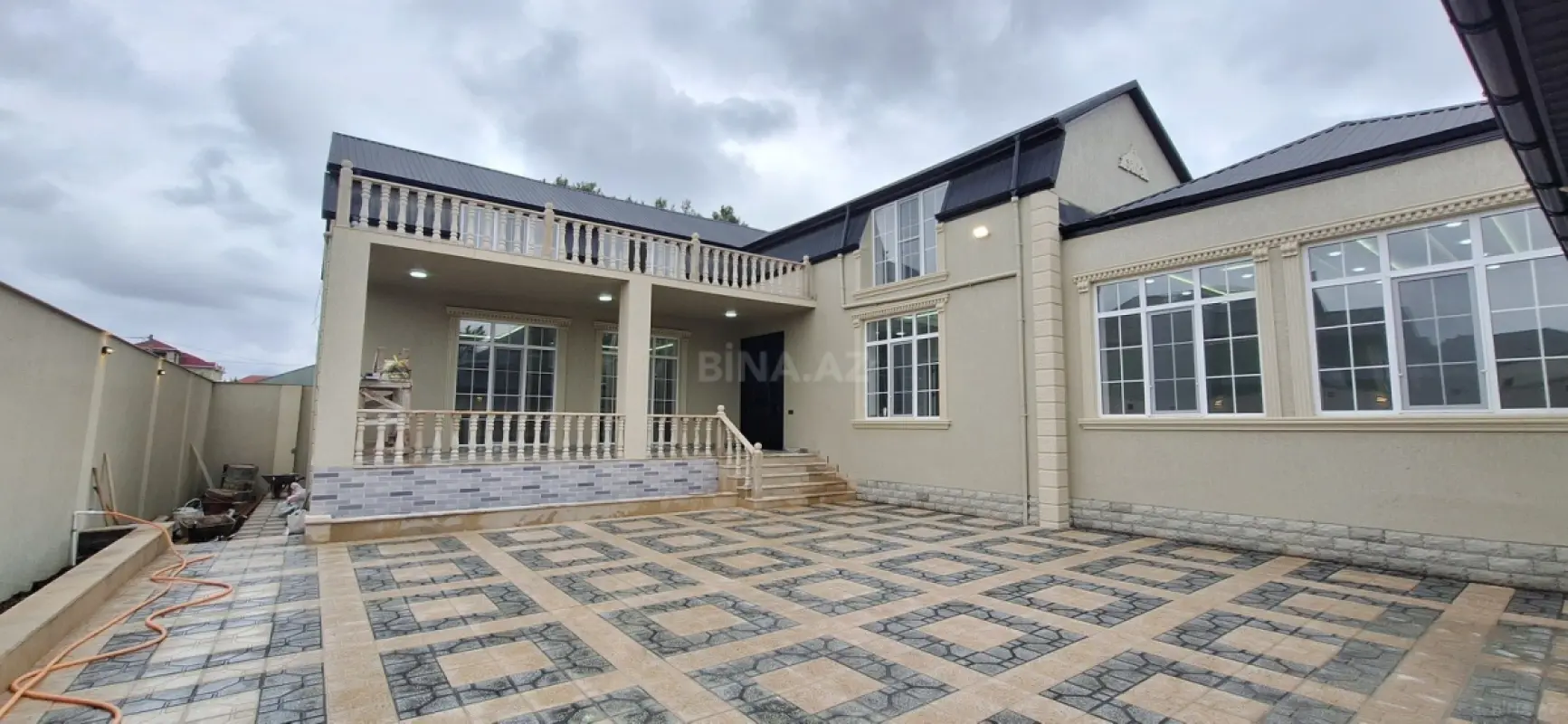 Satılır 6 otaqlı həyət evi 280 m²
