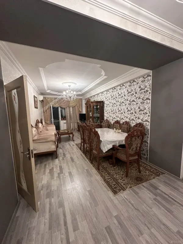 Satılır 4 otaqlı mənzil 136 m²