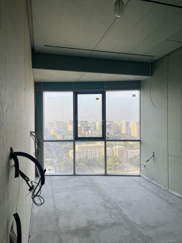 Satılır 4 otaqlı mənzil 230 m²
