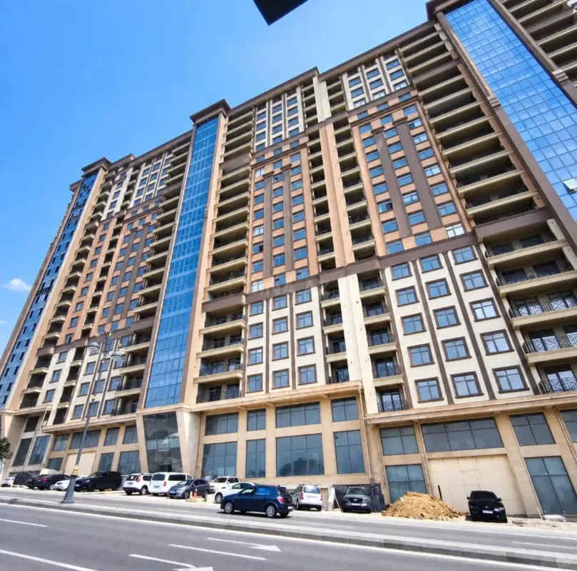 Satılır 4 otaqlı mənzil 185 m²